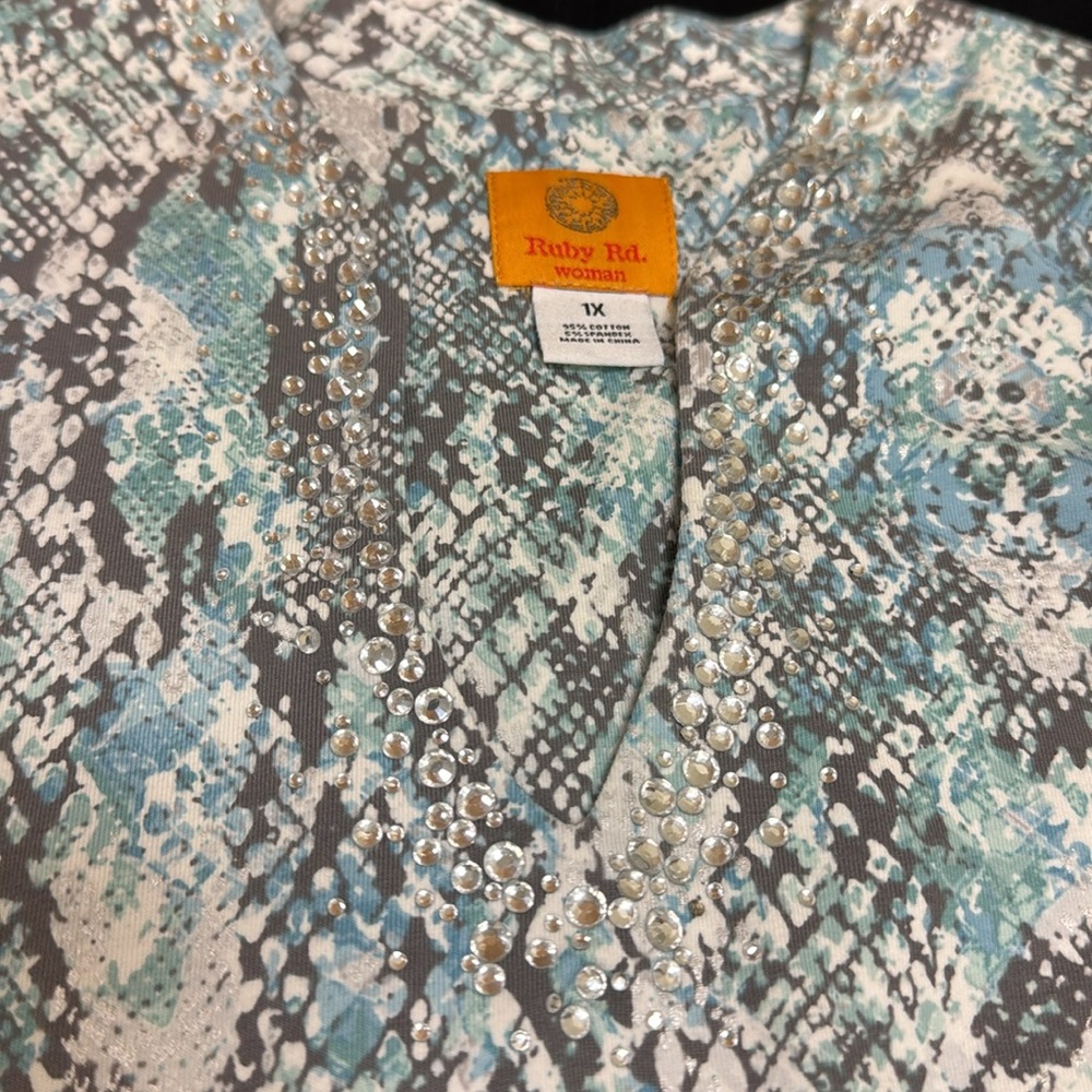 Plus size Ruby Rd. Top - Picture 2 of 5